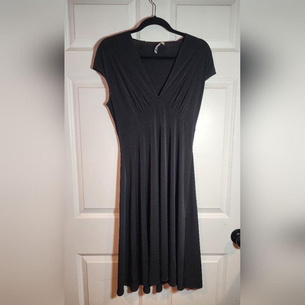 G.H. Bass & Co. Classic Black V-Neck Stretchy Women’s Dress Size 10